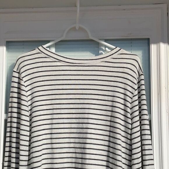 Take 50% OFF- Poofw Black&White Women’s Sweater, Size-L - Picture 7 of 7